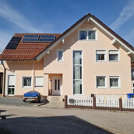 Nr1 Mir Garten Und Terrasse Apartment